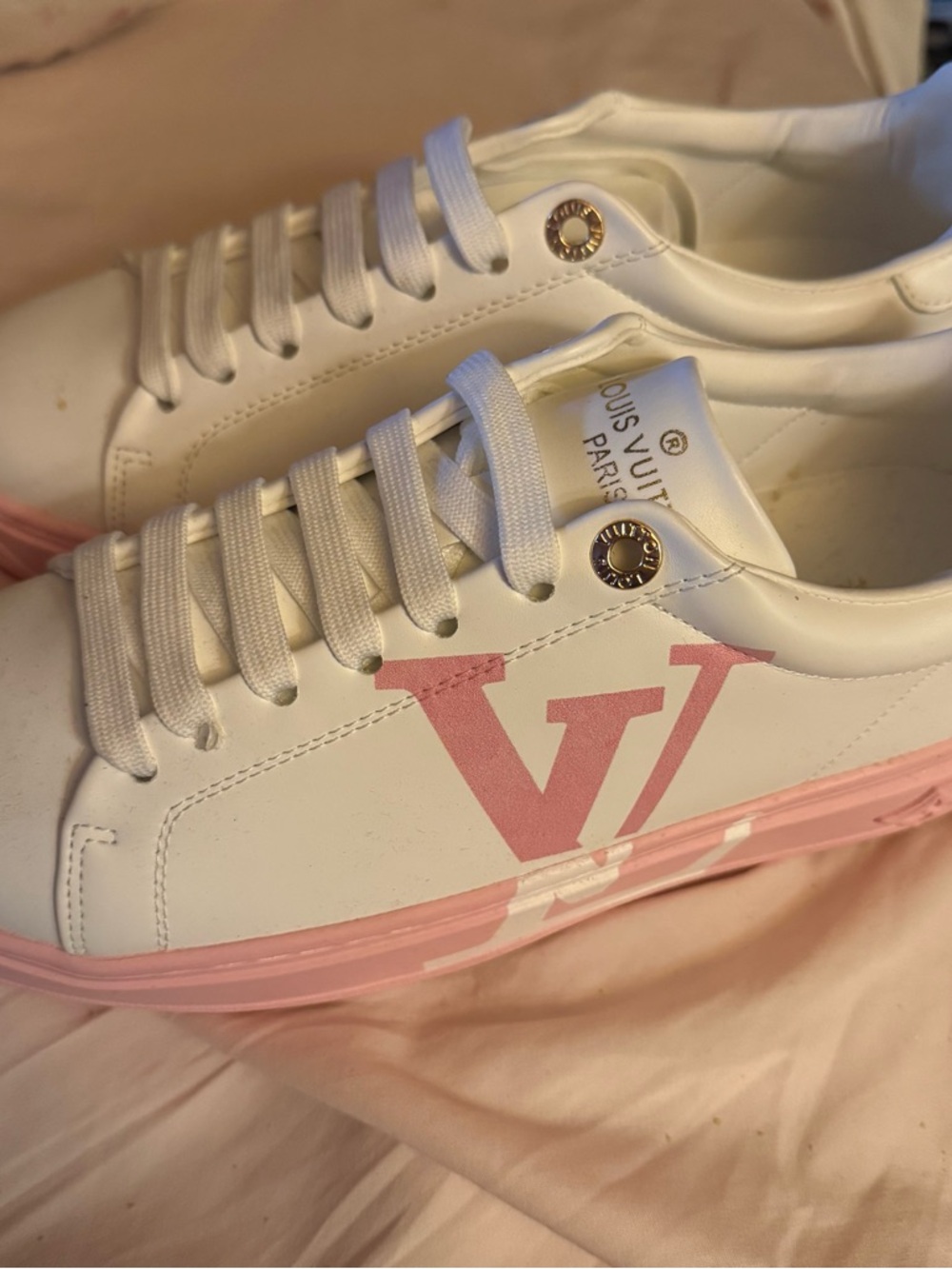 Louis Vuitton White & Pink Women’s Low-Top Sneakers - Picture 2 of 6